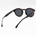 عکس از عینک آفتابی پلاریزه Carrera با فریم گرد، مشکی رنگ، لنز دودی تیره و دسته سیم دار مدل P581006