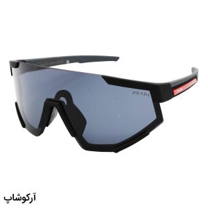 عکس از عینک ورزشی با فریم رنگ مشکی مات، دسته طوسی و عدسی دودی تیره برند پرادا مدل ZS2316
