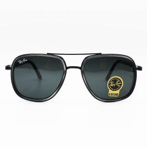 عکس از عینک آفتابی Ray-Ban با فریم هندسی، مشکی و خاکستری، دسته فنری و لنز شیشه و دودی مدل RB3118