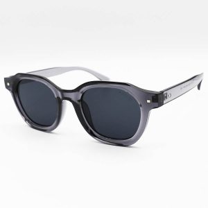 عکس از عینک آفتابی MOSCOT با فریم رنگ نوک مدادی، مربعی شکل و لنز دودی تیره مدل ZN3775