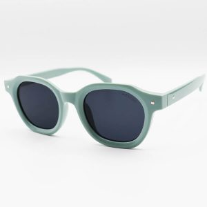 عکس از عینک آفتابی MOSCOT با فریم رنگ سبز مغز پسته ای، مربعی شکل و لنز دودی تیره مدل ZN3775