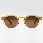 عکس از عینک آفتابی پلاریزه Carrera با فریم گرد، رنگ عسلی، لنز قهوه ای تیره و دسته سیم دار مدل P581006