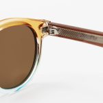 عکس از عینک آفتابی پلاریزه Carrera با فریم گرد، رنگ عسلی، لنز قهوه ای تیره و دسته سیم دار مدل P581006