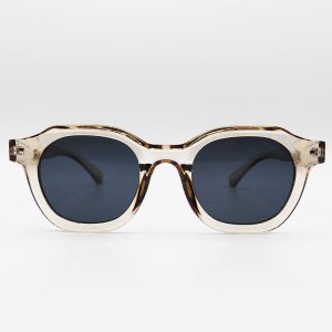 عکس از عینک آفتابی MOSCOT با فریم عسلی رنگ، مربعی شکل و لنز دودی تیره مدل ZN3775
