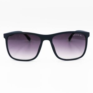 عکس از عینک آفتابی مردانه با فریم سرمه ای مات، مربعی شکل و لنز دودی سایه روشن برند LACOSTE مدل 9530