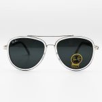 عکس از عینک آفتابی خلبانی Ray-Ban با فریم نقره ای رنگ، دسته فنری و لنز شیشه ای و دودی تیره مدل RB3115-1