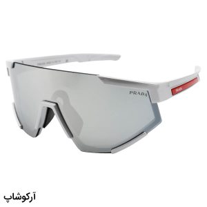 عکس از عینک ورزشی با فریم رنگ نقره ای براق، لنز آینه ای و جیوه ای برند PRADA مدل ZS2316