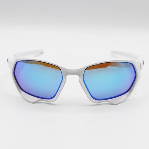 عکس از عینک آفتابی ورزشی با فریم سفید رنگ، عدسی آینه ای و آبی رنگ برند اوکلی Oakley مدل 2742