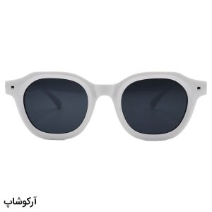 عکس از عینک آفتابی موسکات با فریم سفید رنگ، مربعی شکل و لنز دودی تیره مدل ZN3775