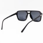 عکس از عینک آفتابی PRADA با فریم خلبانی، رنگ مشکی مات و لنز پلاریزه و دودی تیره مدل P9842