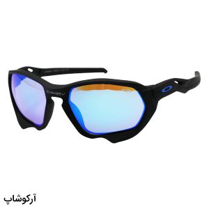 عکس از عینک آفتابی ورزشی با فریم رنگ مشکی مات، لنز آینه‌ای و آبی رنگ برند اوکلی مدل 2742