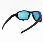 عکس از عینک آفتابی ورزشی با فریم رنگ مشکی مات، لنز آینه ای و قرمز رنگ برند Oakley مدل 2742