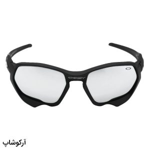 عکس از عینک آفتابی ورزشی با فریم رنگ مشکی مات، لنز آینه ای و نقره ای رنگ برند Oakley مدل 2742