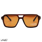 عکس از عینک آفتابی PRADA با فریم خلبانی، رنگ قهوه ای مات و لنز پلاریزه و قهوه ای تیره مدل P9842