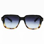 عکس از عینک آفتابی پلاریزه MOSCOT با فریم دو رنگ، مربعی شکل و لنز دودی هایلایت مدل P1211