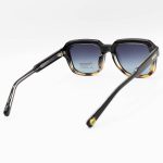 عکس از عینک آفتابی پلاریزه MOSCOT با فریم دو رنگ، مربعی شکل و لنز دودی هایلایت مدل P1211