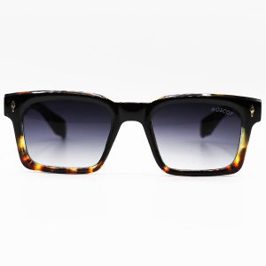 عکس از عینک آفتابی با فریم مربعی شکل، دو رنگ و لنز دودی هایلایت برند MOSCOT مدل 86025