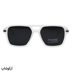 عکس از عینک آفتابی پرادا با فریم خلبانی، رنگ سفید مات (یخی) و لنز پلاریزه و دودی تیره مدل P9842
