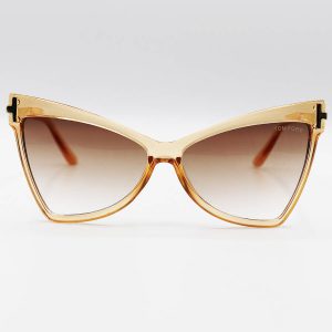 عکس از عینک آفتابی زنانه TOM FORD با فریم گربه ای، رنگ عسلی و لنز قهوه ای هایلایت مدل GO370