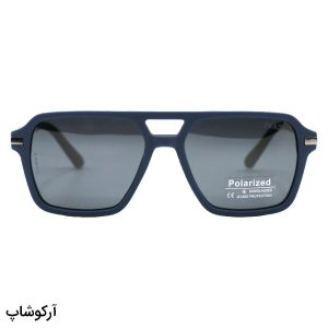 عکس از عینک آفتابی پرادا با فریم خلبانی، رنگ سرمه ای مات و لنز پلاریزه و دودی تیره مدل P9842