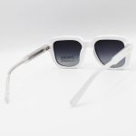 عکس از عینک آفتابی پلاریزه MOSCOT با فریم سفید رنگ، مربعی شکل و لنز دودی سایه روشن مدل P1211