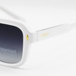 عکس از عینک آفتابی پلاریزه MOSCOT با فریم سفید رنگ، مربعی شکل و لنز دودی سایه روشن مدل P1211