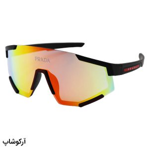 عکس از عینک ورزشی پرادا با فریم رنگ مشکی مات، لنز آینه ای و رنگ پوششی چند رنگ مدل 23053