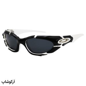عکس از عینک آفتابی OAKLEY با فریم رنگ مشکی، لنز پلاریزه و دودی به همراه پک اصلی مدل 9367