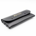 عکس از کیف عینک پرادا PRADA مستطیلی شکل، از جنس چرم و مشکی رنگ مدل 992733