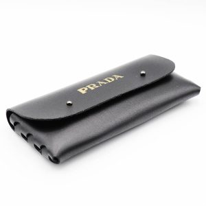 عکس از کیف عینک پرادا PRADA مستطیلی شکل، از جنس چرم و مشکی رنگ مدل 992733