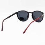 عکس از عینک آفتابی پلاریزه PERSOL با فریم TR، شکل گرد، رنگ مشکی مات، دسته قرمز و لنز دودی مدل P3222