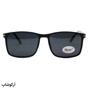 عکس از عینک آفتابی Persol با فریم مستطیلی، رنگ مشکی مات، دسته سرمه ای و لنز پلاریزه مدل P3219