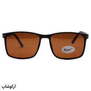 عکس از عینک آفتابی پرسول با فریم مستطیلی، رنگ قهوه ای مات، دسته فنردار و لنز پلاریزه مدل P3219