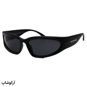 عکس از عینک آفتابی بالنسیاگا با فریم مشکی مات، بیضی شکل و لنز دودی تیره مدل 22008