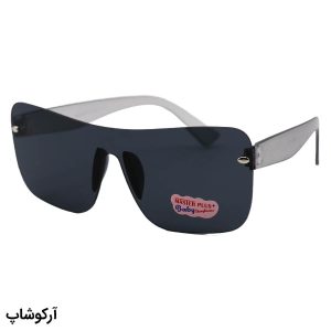 عکس از عینک آفتابی بچگانه فریلس، با دسته طوسی رنگ، شکل مربعی و لنز دودی تیره مدل MO-21