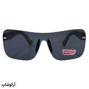 عکس از عینک آفتابی بچگانه فریلس، با دسته طوسی رنگ، شکل مربعی و لنز دودی تیره مدل MO-21