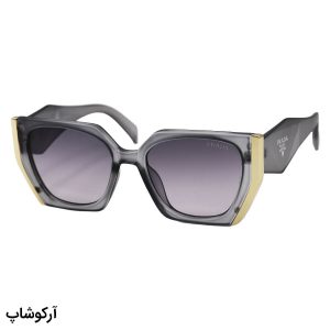 عکس از عینک آفتابی زنانه با فریم طوسی و طلایی، چشم گربه ای و لنز دودی سایه روشن پرادا مدل Y284