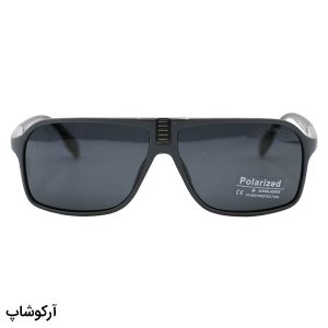 عکس از عینک آفتابی پورشه دیزاین با فریم طوسی مات، چند ضلعی، دسته مشکی و لنز پلاریزه مدل P9806