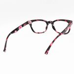 عکس از عینک مطالعه نزدیک بین با فریم مشکی و صورتی تیره و دسته فنری مدل TJ3184