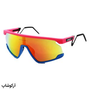 عکس از عینک ورزشی اوکلی با فریم صورتی و آبی، دسته مشکی، لنز آینه ای و چند رنگ مدل wt2958