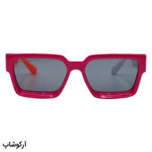 عکس از عینک آفتابی میلیونر لویی ویتون با فریم بنفش، مستطیلی، دسته نارنجی و سفید و لنز دودی مدل Z1940E
