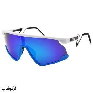 عکس از عینک ورزشی اوکلی با فریم سفید و آبی، دسته نوک مدادی، لنز آینه ای و رنگ آبی مدل WT2958