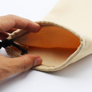 عکس از کاور و بگ عینک سایز بزرگ، از جنس پارچه ای و رنگ کرمی مدل 992741