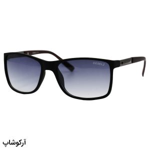 عکس از عینک آفتابی دیزل با فریم مشکی مات، مستطیلی شکل، دسته چوبی و لنز دودی سایه روشن مدل 2301