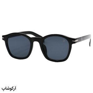 عکس از عینک آفتابی دیوید بکهام با فریم مربعی شکل، مشکی رنگ و لنز دودی تیره مدل 58404