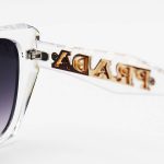 عکس از عینک آفتابی زنانه PRADA با فریم پروانه ای، بی رنگ، شفاف و لنز دودی هایلایت مدل 2837