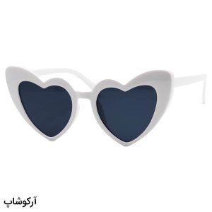 عکس از عینک آفتابی فانتزی زنانه با فریم قلبی شکل، سفید رنگ و لنز دودی شنل Chanel مدل DG370