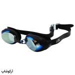 عکس از عینک شنا CIMA لنز آینه ای، فریم و بند مشکی رنگ، جنس سیلیکونی به همراه 2 پل بینی مدل CM99
