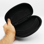 عکس از عینک ورزشی 3 کاوره با فریم و دسته مشکی رنگ، لنز پلاریزه و تجهیزات کامل مدل 9317-C1