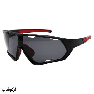 عکس از عینک ورزشی برند اوکلی با فریم رنگ مشکی مات، لنز دودی تیره و فیلتر UV400 مدل 9330